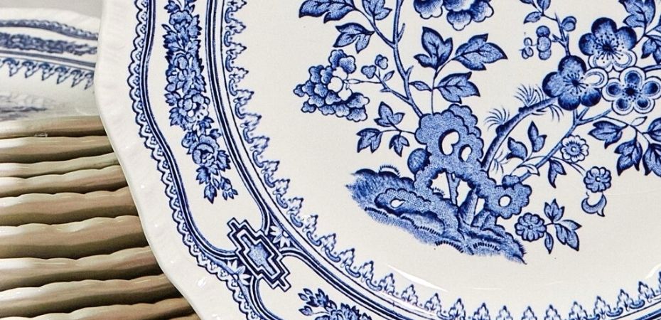 assiettes plates anglaise à motif bleu