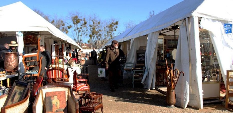 chapiteau et stands à la foire de Chatou