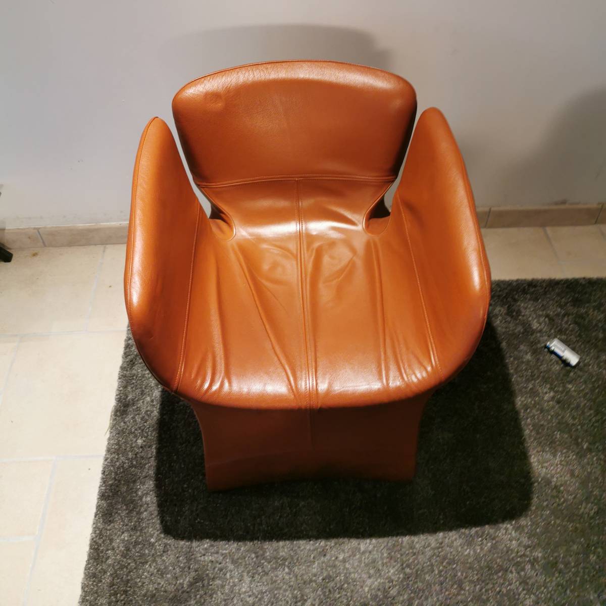 Petit fauteuil Moroso Bloomy en cuir Camel par Patricia Urquiola