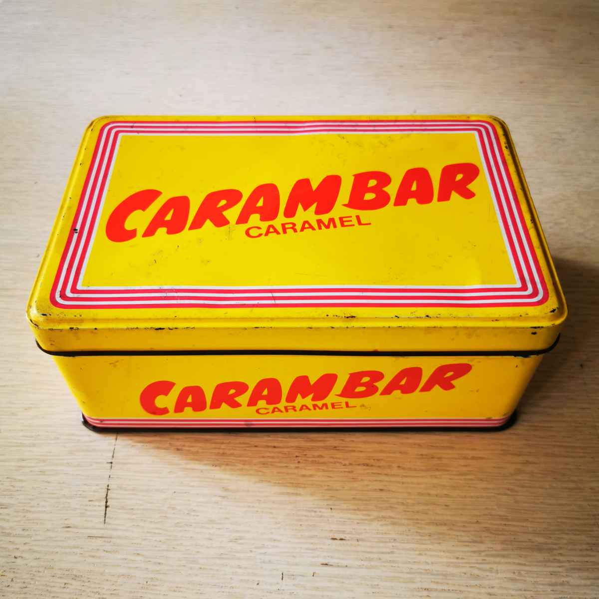 Boîte à sucre en métal Carambar vintage