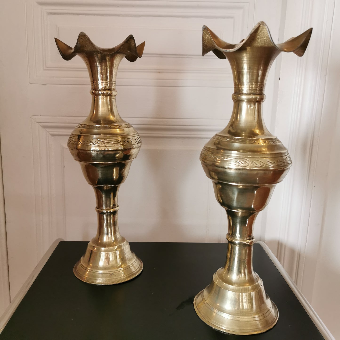 Paire de grand vases amphore en laiton massif