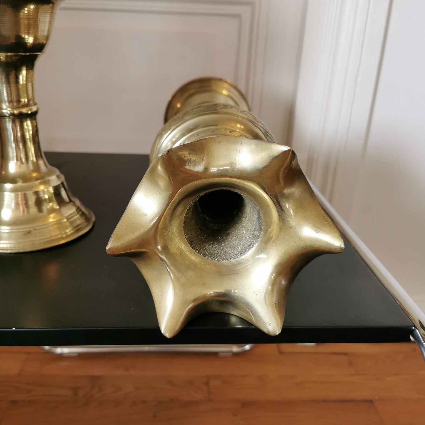 Paire de grand vases amphore en laiton massif