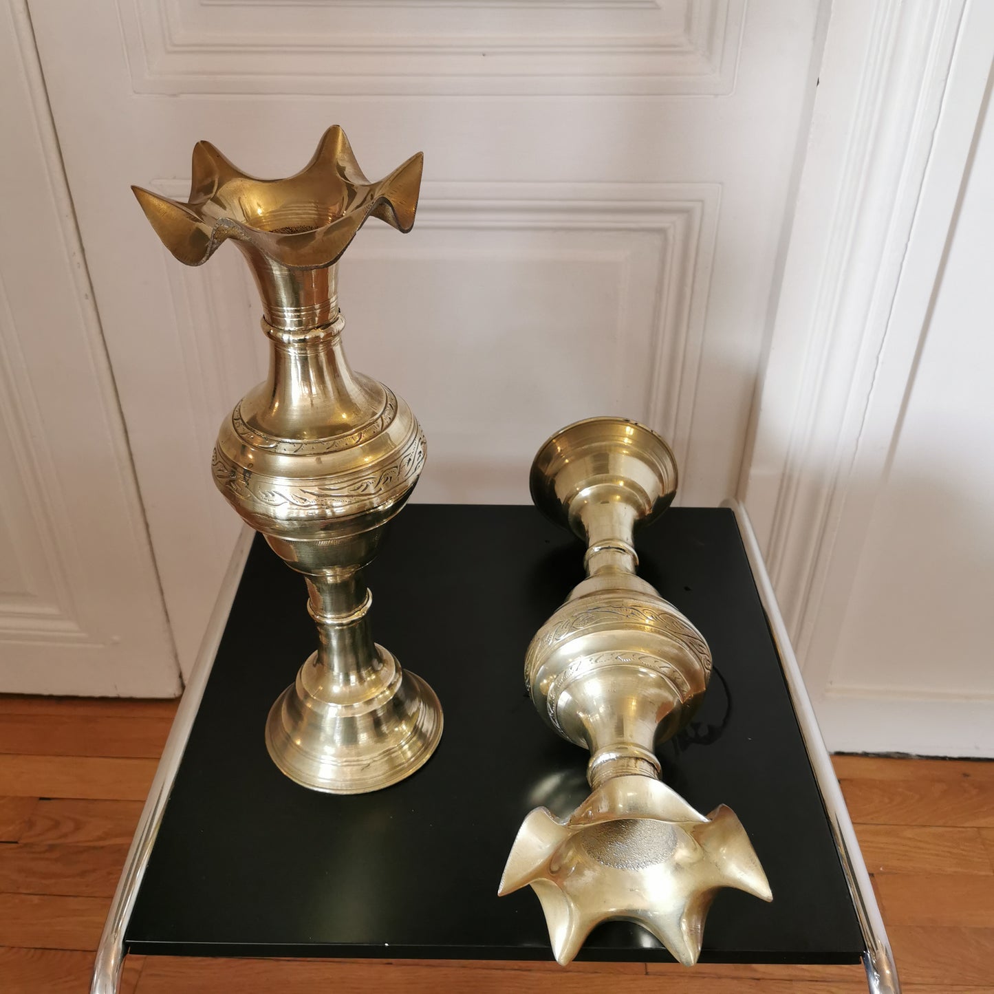 Paire de grand vases amphore en laiton massif