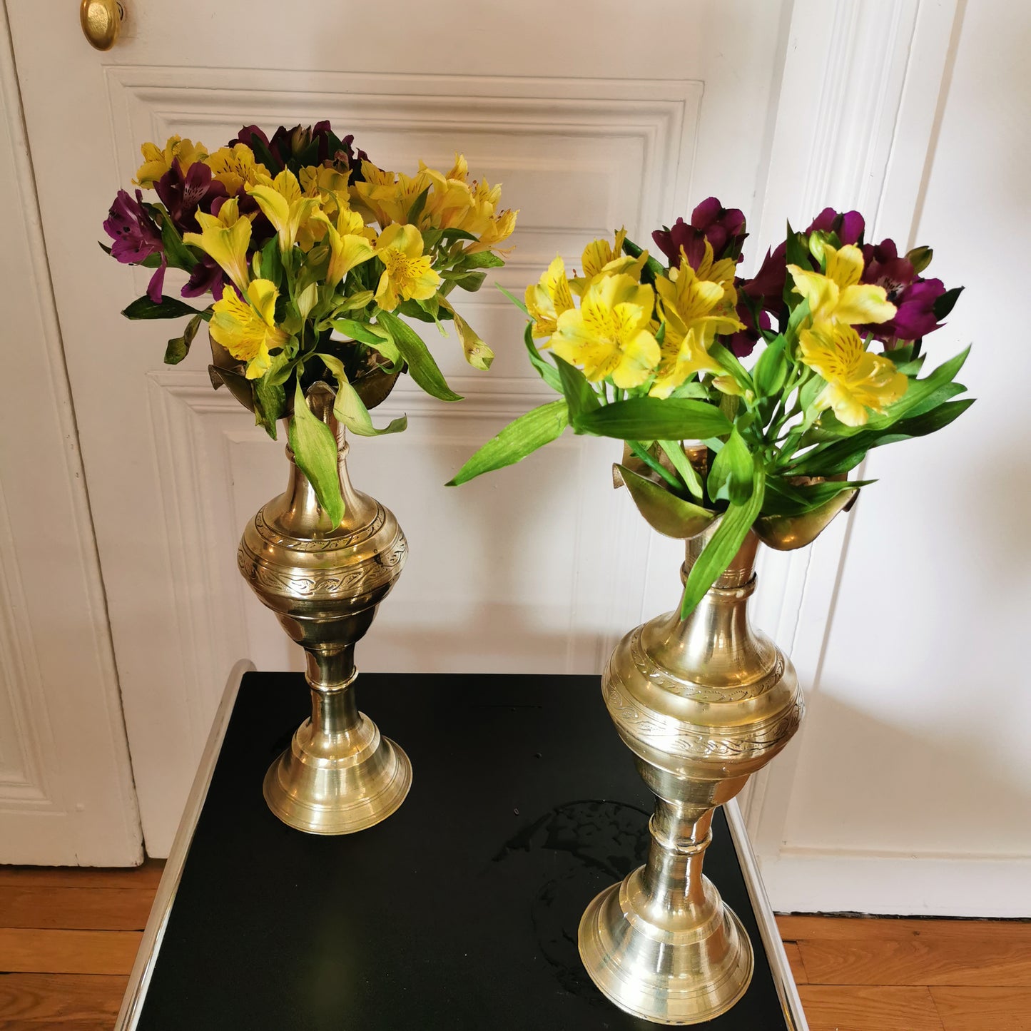 Paire de grand vases amphore en laiton massif