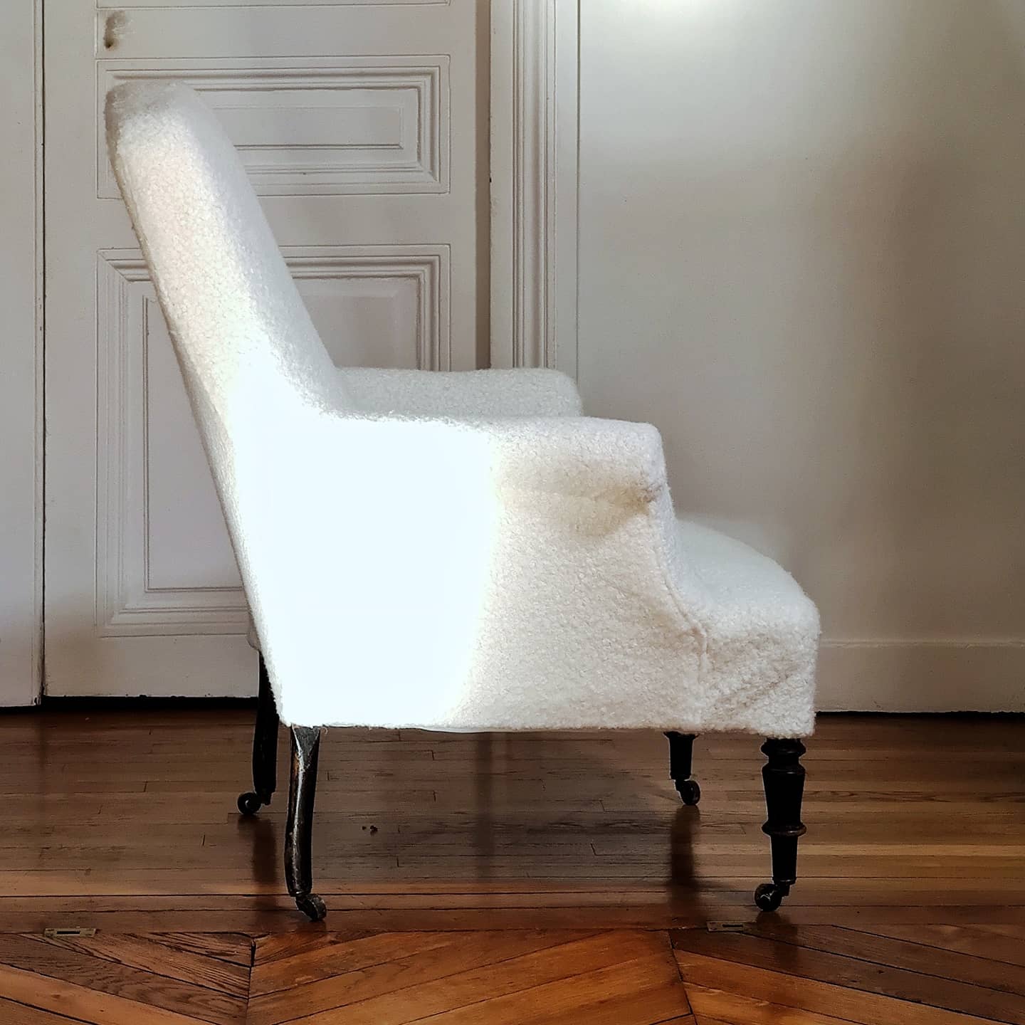 Fauteuil bergère laine bouclée