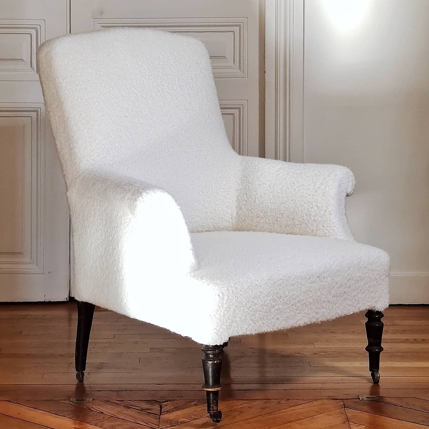 Fauteuil bergère laine bouclée