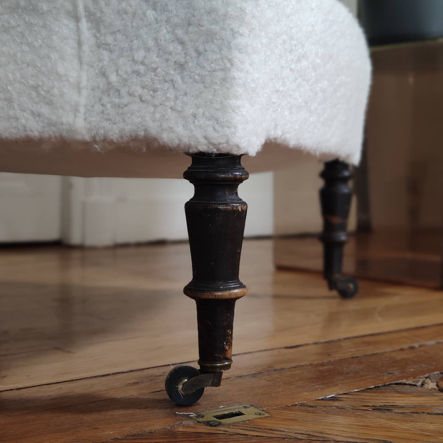 Fauteuil bergère laine bouclée
