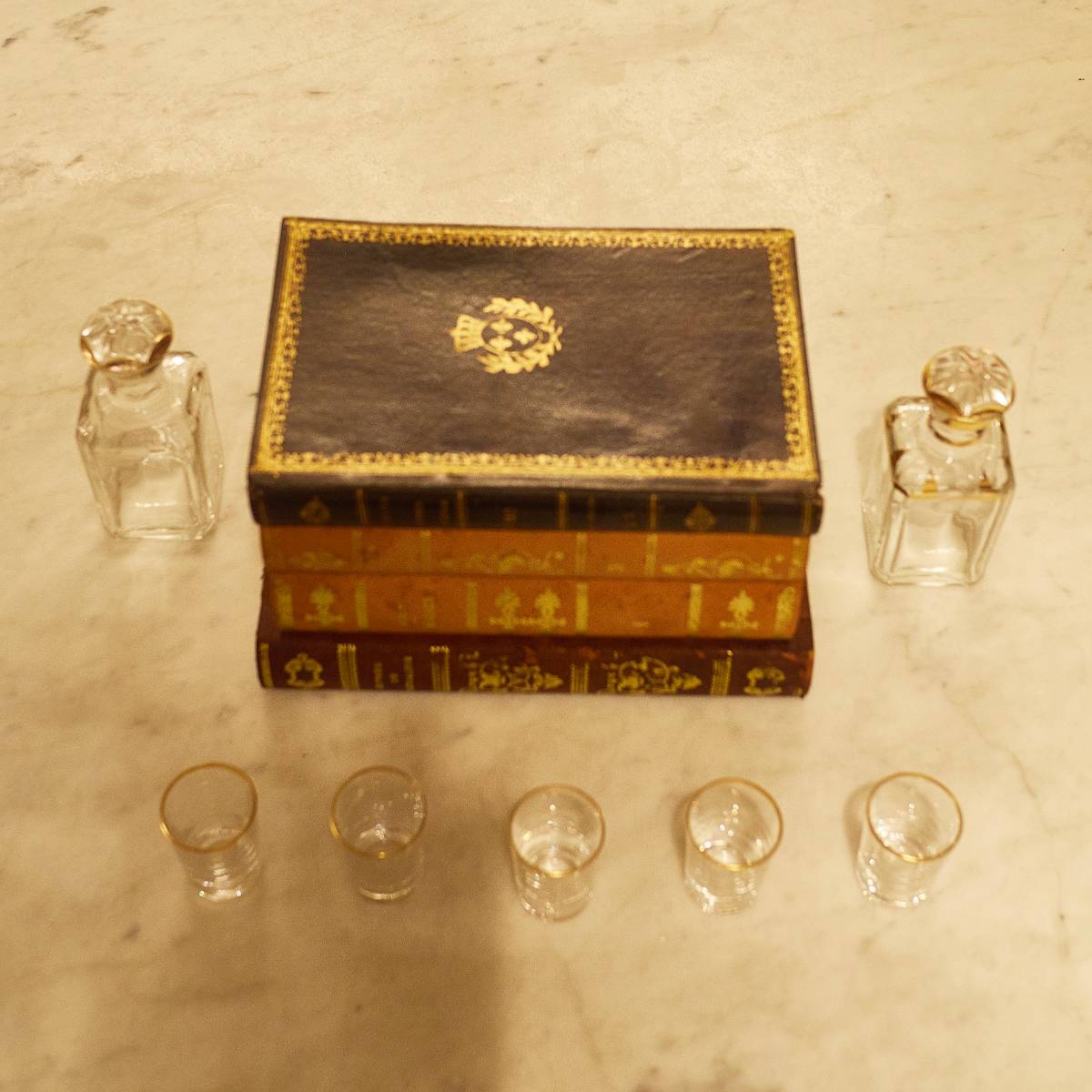 Ancienne Cave A Liqueur Trompe L'oeil Faux Livre Cuir