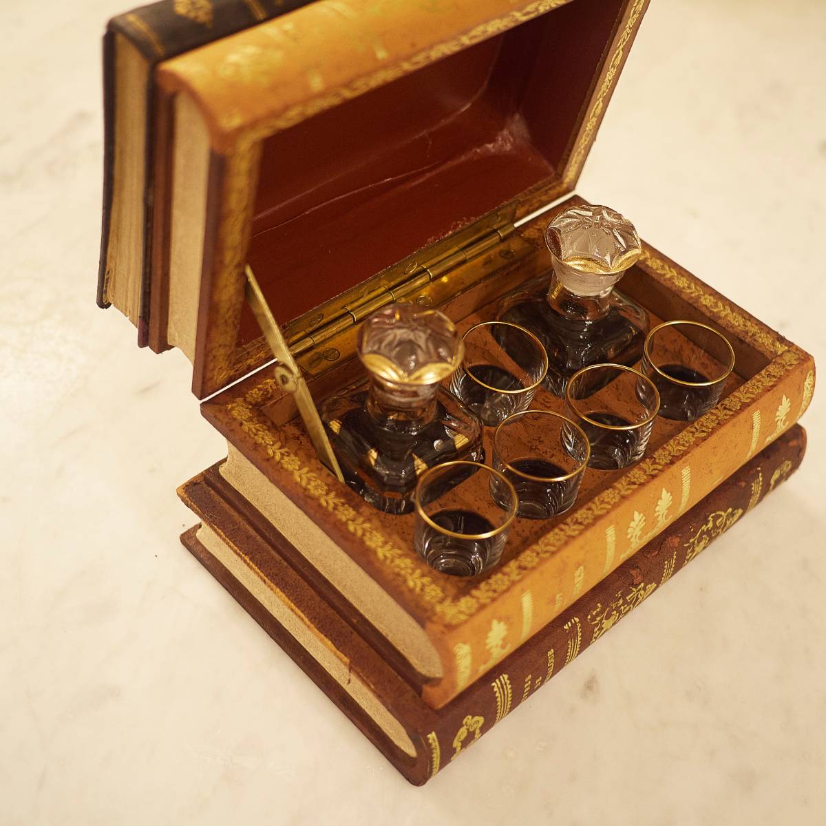 Ancienne Cave A Liqueur Trompe L'oeil Faux Livre Cuir