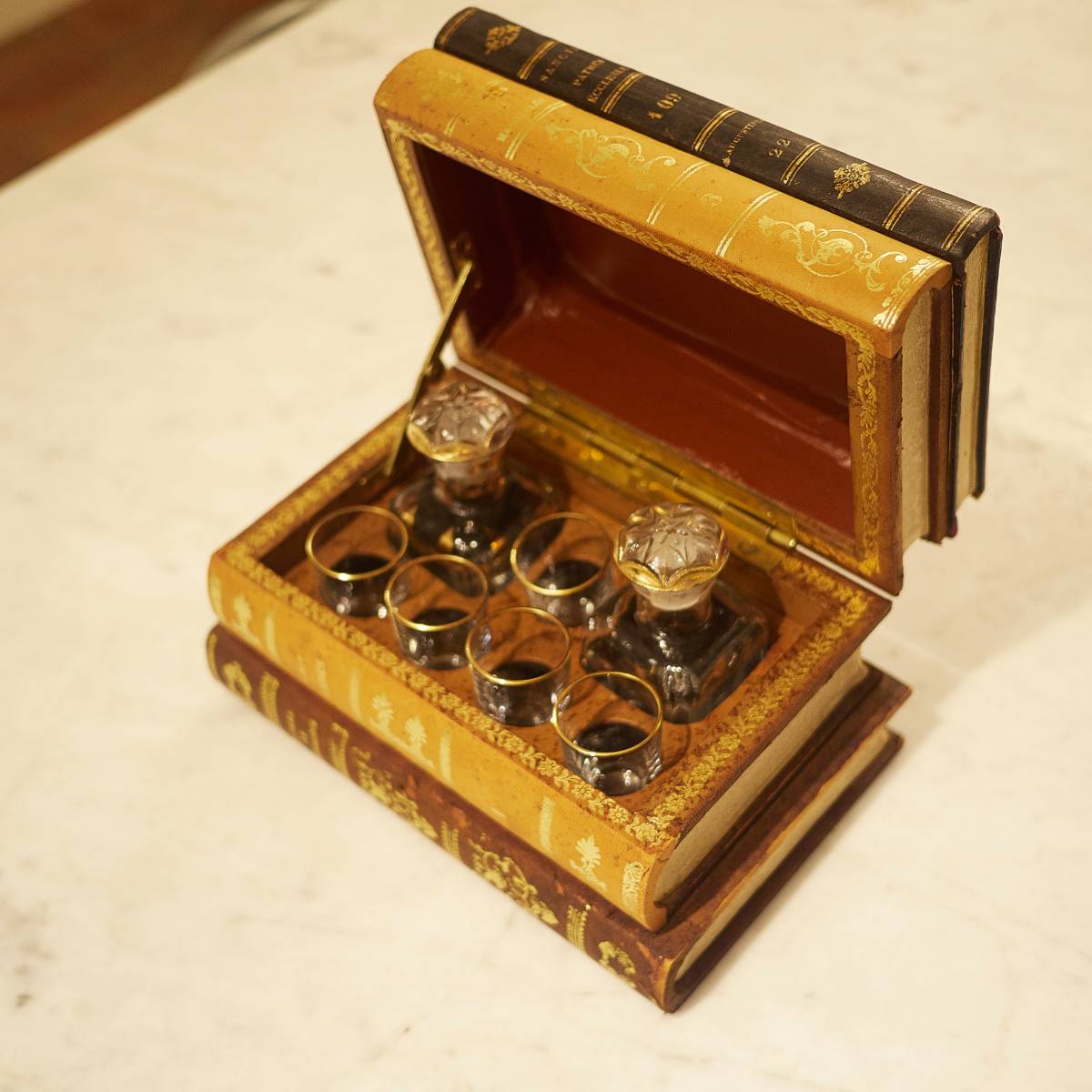 Ancienne Cave A Liqueur Trompe L'oeil Faux Livre Cuir