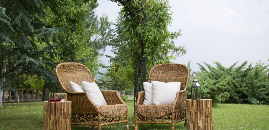 Chinez vos meubles de jardin pour un extérieur rempli de charme