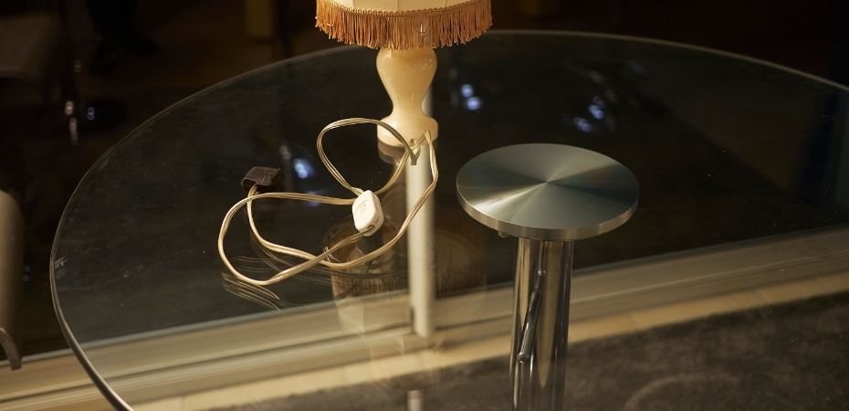 table de séjour en verre et pied métal