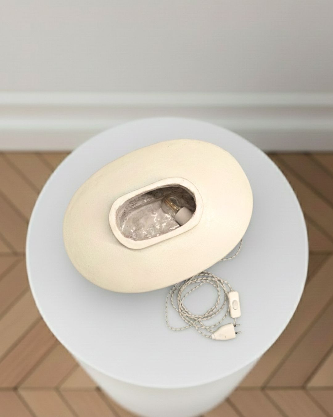 Lampe brutaliste en Terre Cuite Émaillée – Albert Spinelli (XXe siècle)