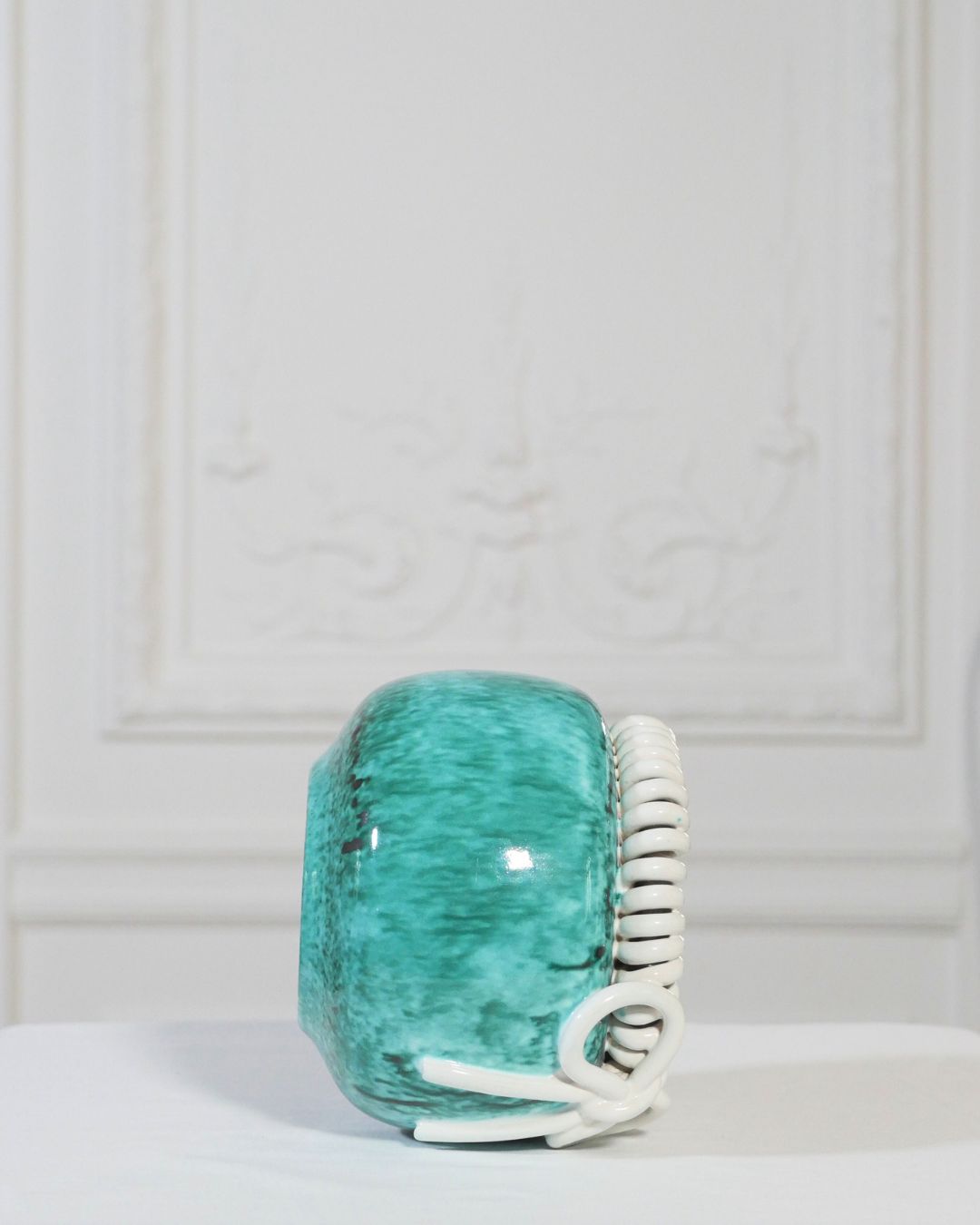 Petit vase globulaire Sainte Radegonde en faïence à glaçure verte