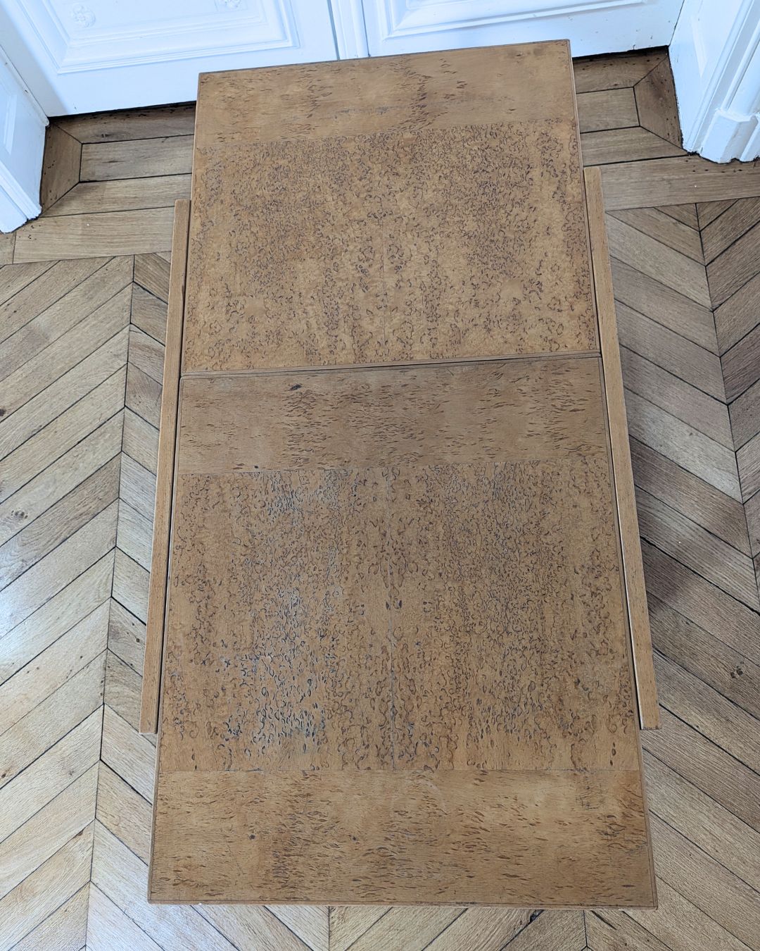 Belle table basse d’inspiration scandinave, au design typique des années 60/70.