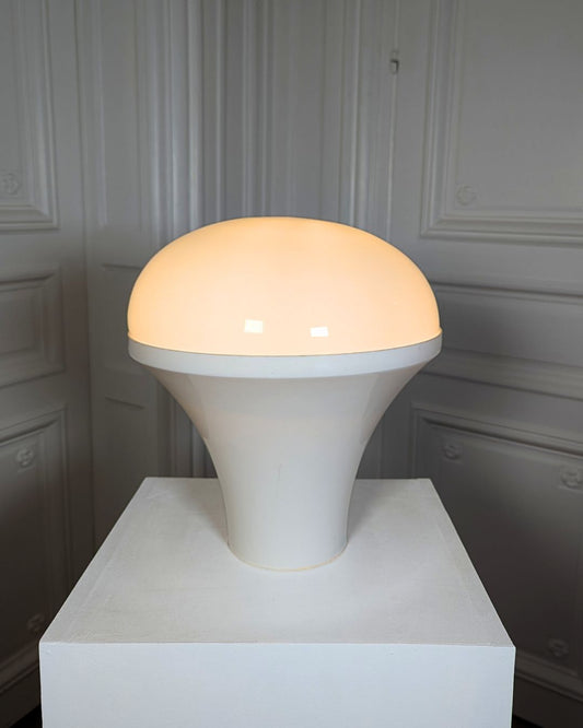 Lampe design “Mushroom” des Années 70 en verre opalin et socle en ABS