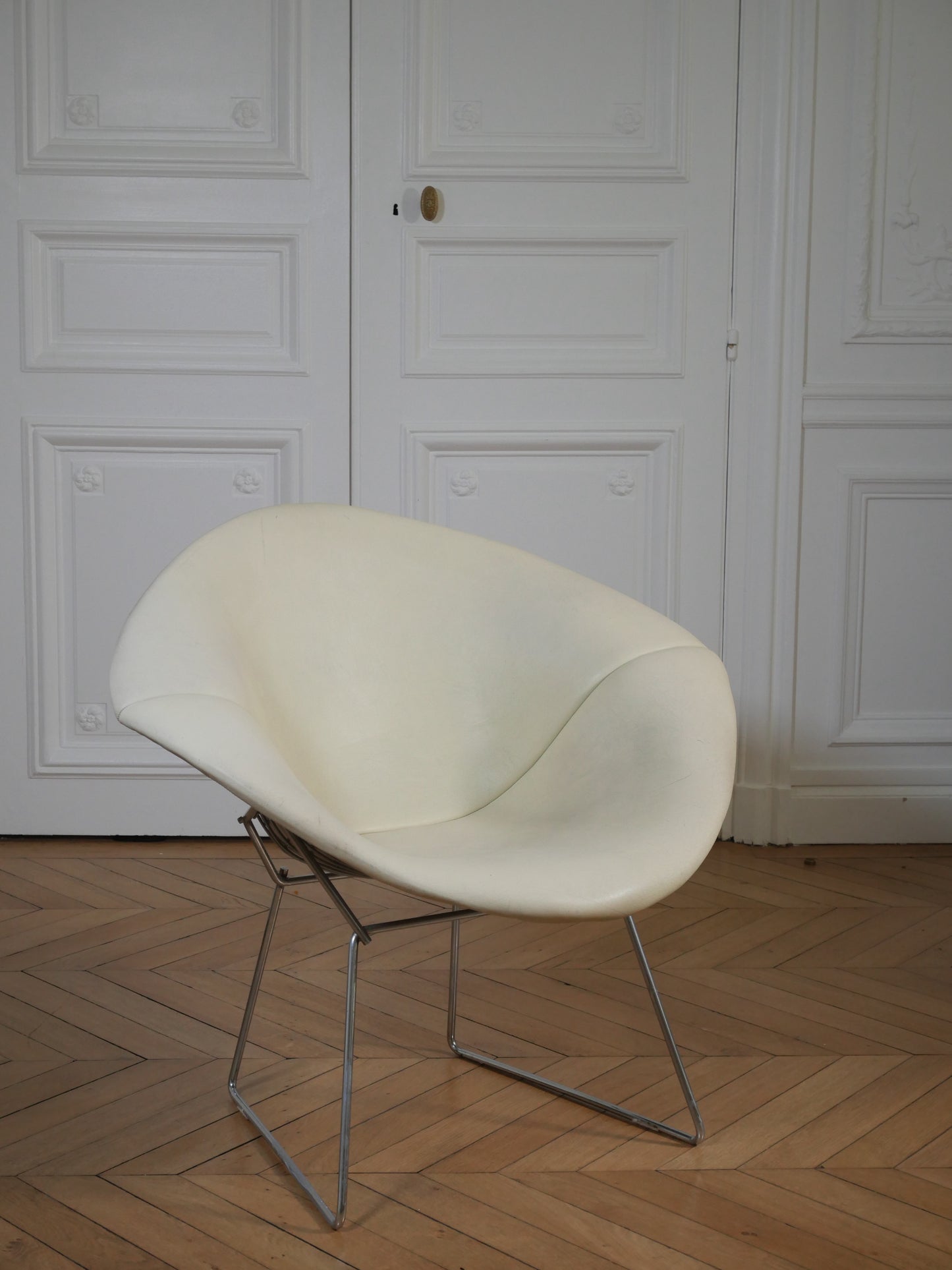 Fauteuil diamant d'Harry Bertoïa  Knoll entièrement tapissé de cuir crème