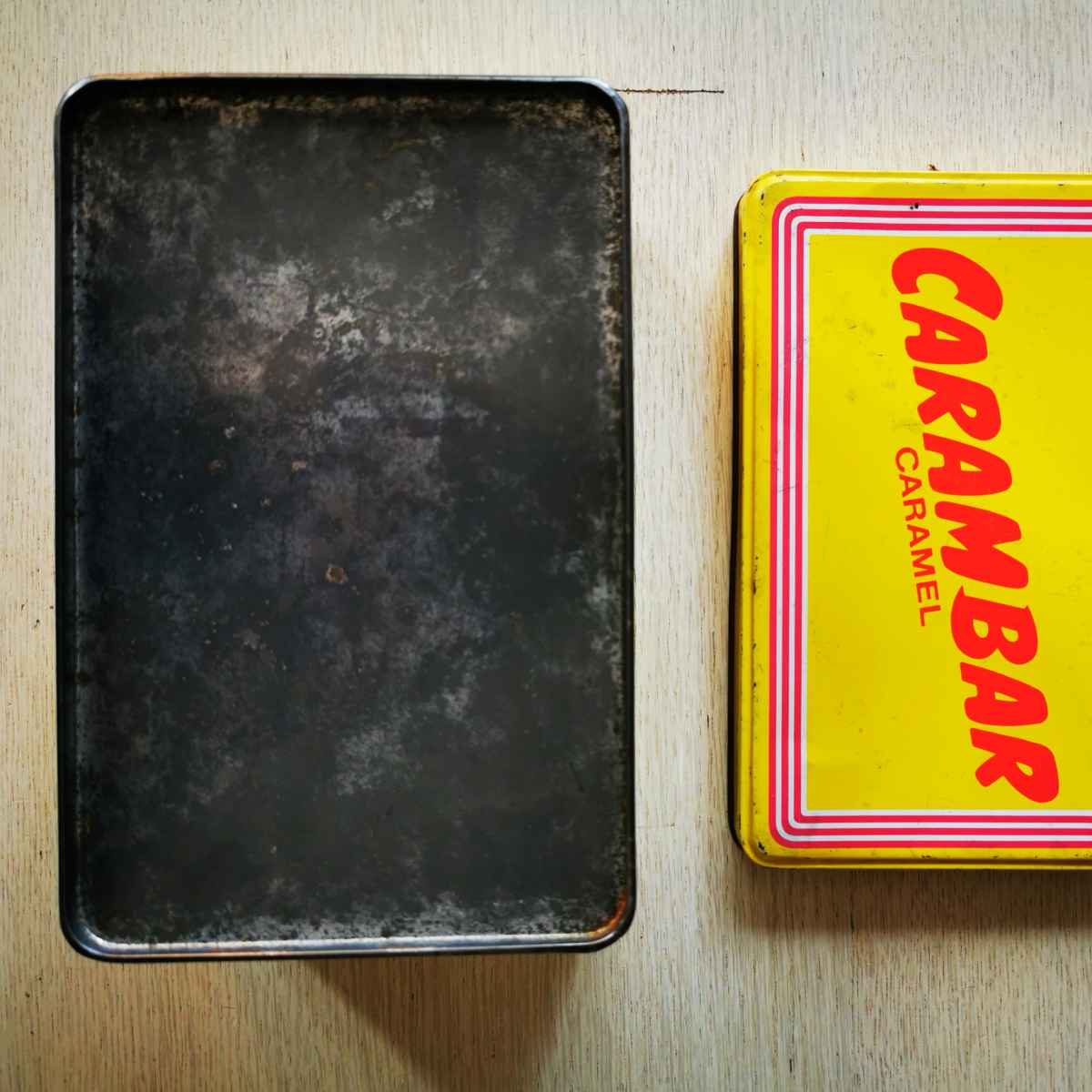 Boîte à sucre en métal Carambar vintage