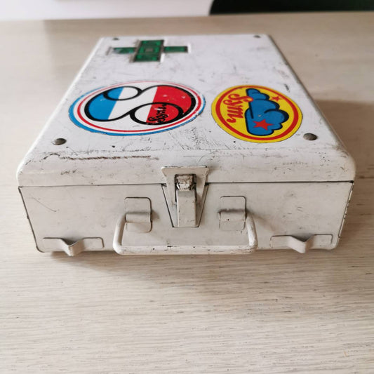Boite de secours SOS en métal vintage