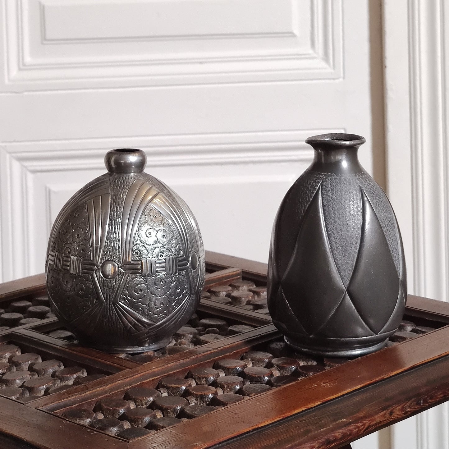 Vase en étain signé Pétizon art déco