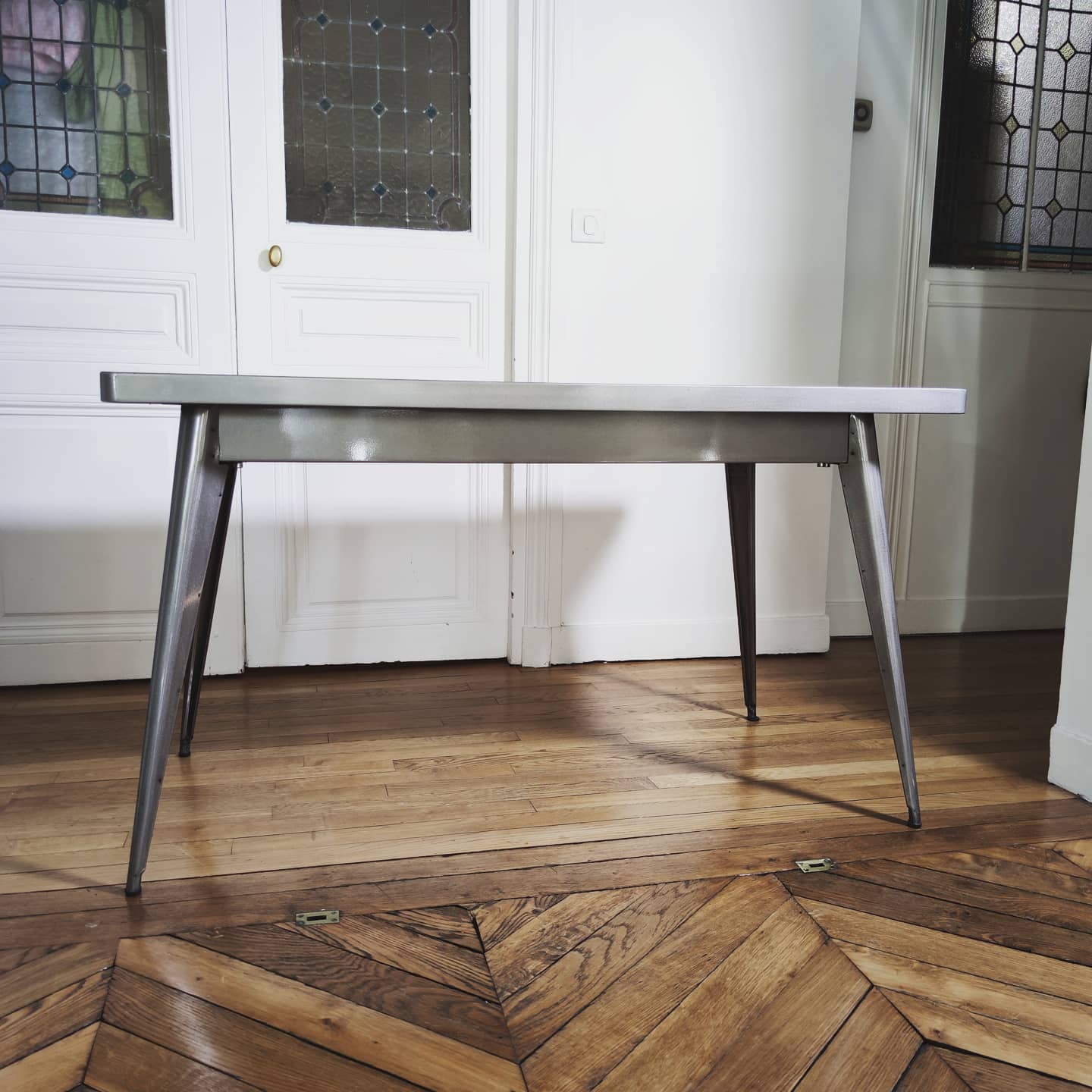 Table ou bureau Tolix 55 en tôle d'acier lustrée