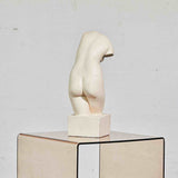 Sculpture d'un nu de femme en plâtre